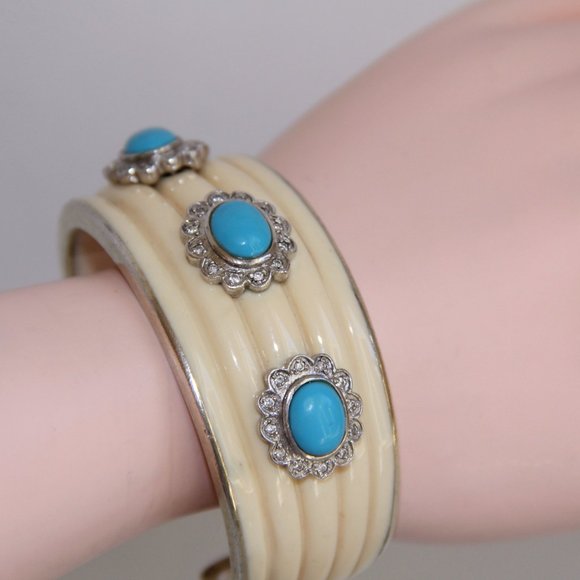 Miriam Salat Turquoise Cabochon Sterling Cuff - Picture 5 of 13